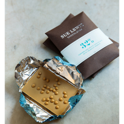 32% Dulcey (Caramelised white) chocolate with crunchy pearls - 50g pouch